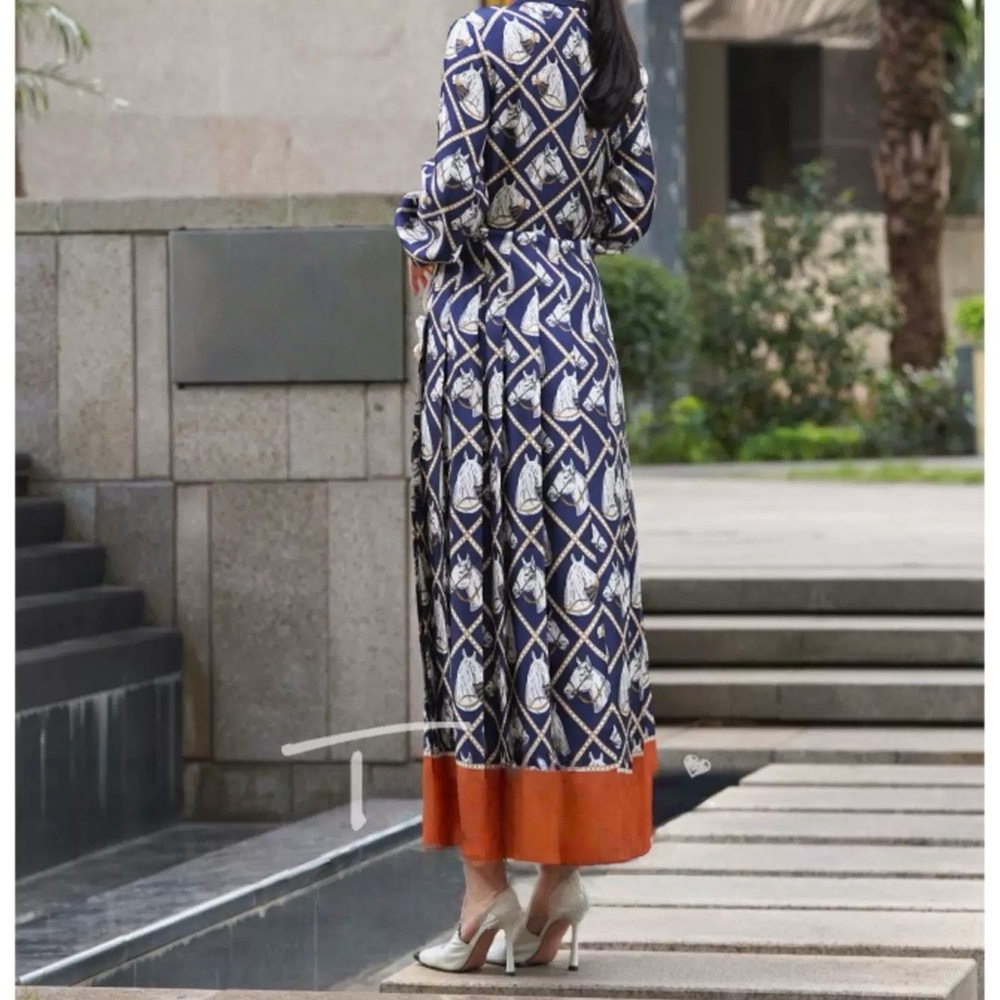 Designer-Style Equestrian-patterned Maxi Dress - Picture 4 of 12